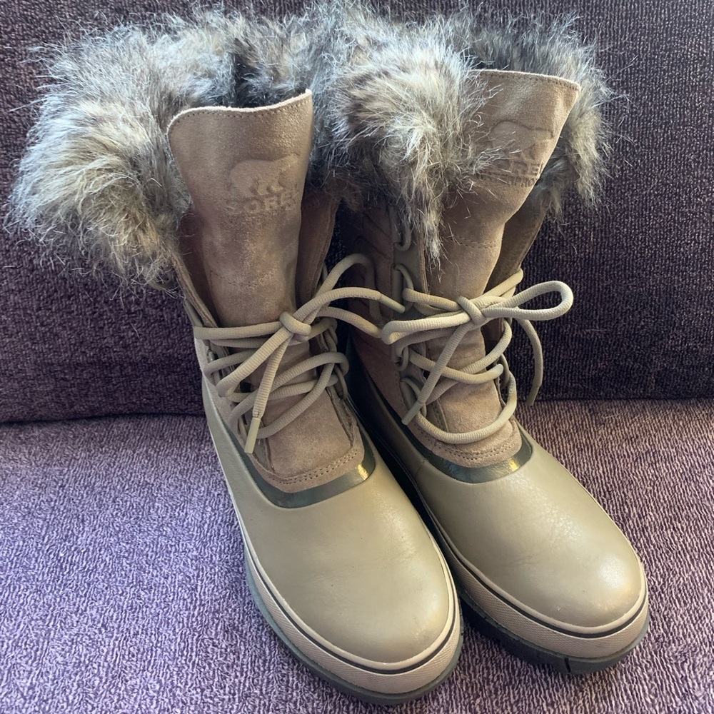 Sorel Joan of Artic Next Green Leather Boots, size 7.5, worn 1x